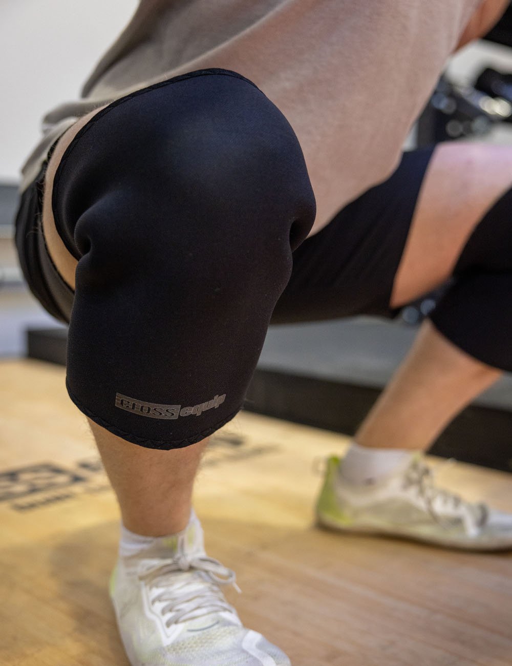 Stiff Powerlifting Knee Sleeves - cross equip