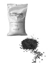 25kg Rubber Crumbs Gummigranulat – cross equip Sack „Rubber Crumbs Granulate 25kg" mit schwarzem recyceltem Gummigranulat daneben ausgeschüttet, Füllmaterial für Sandbags