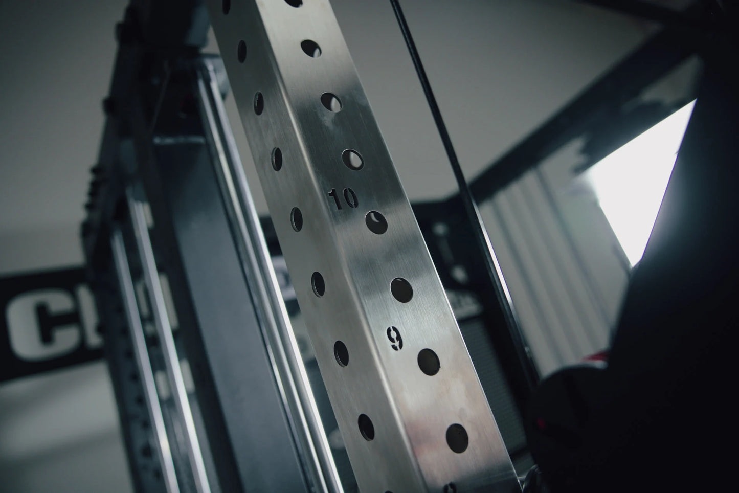AL APEX 03 upright hole scale
