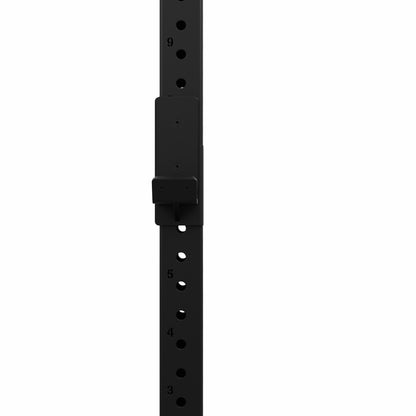 CPR-150 Power Rack – Detailansicht Pfosten mit gelaserten Höhenmarkierungen und 17 mm Lochung