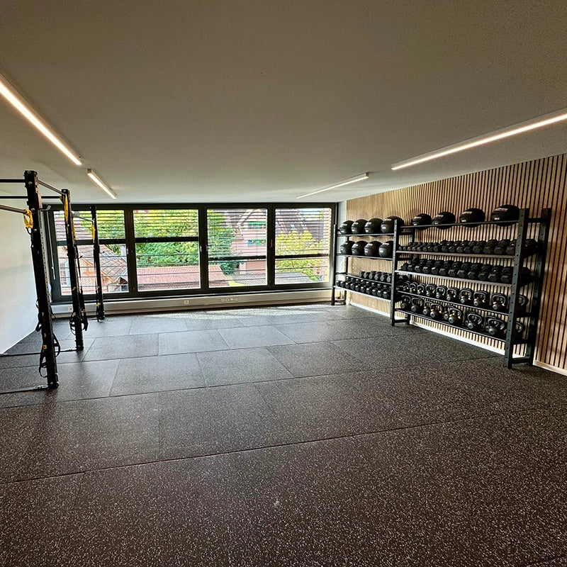 Gummiboden schwarz mit weißen Punkten