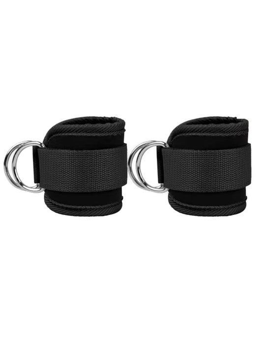Wrist Strap im Paar freigestellt – zwei schwarze gepolsterte Manschetten mit Gurtband und Klettverschluss, seitlich je ein Doppel-D-Ring aus Metall