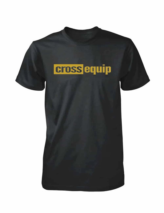 Schwarzes cross equip Herren T-Shirt mit Rundhalsausschnitt, mattgoldener Logo-Balken mittig auf der Brust – «cross» schwarz im Goldfeld ausgespart, «equip» in Gold daneben