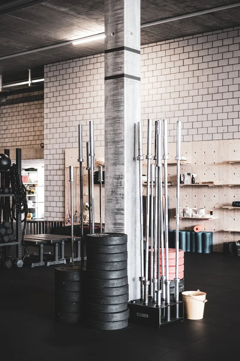 Langhantel-Staender und Bumper Plates von cross equip bei CrossFit Capricorn