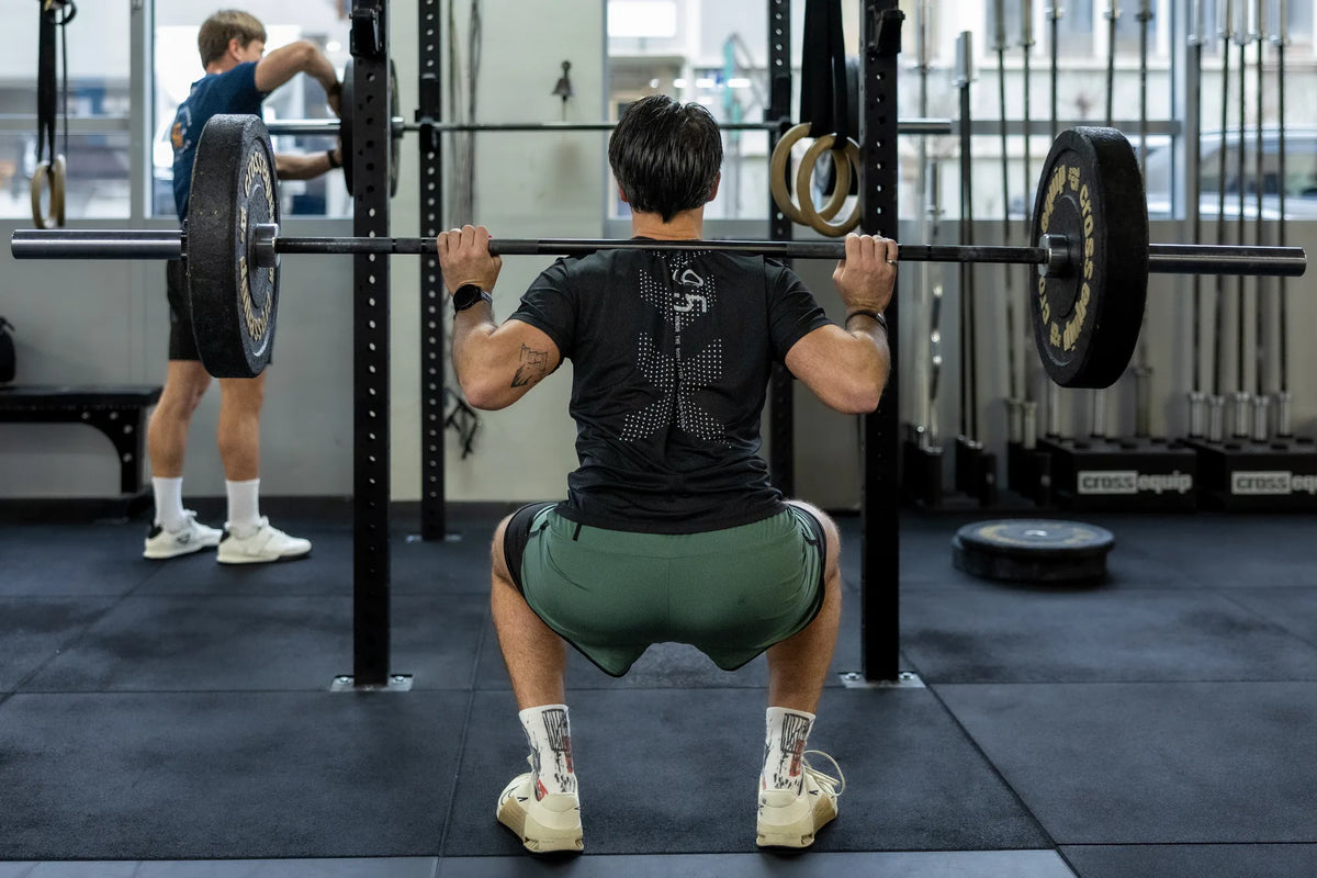 Back Squats am Rack mit cross equip Bumper Plates bei CrossFit Limmatstadt