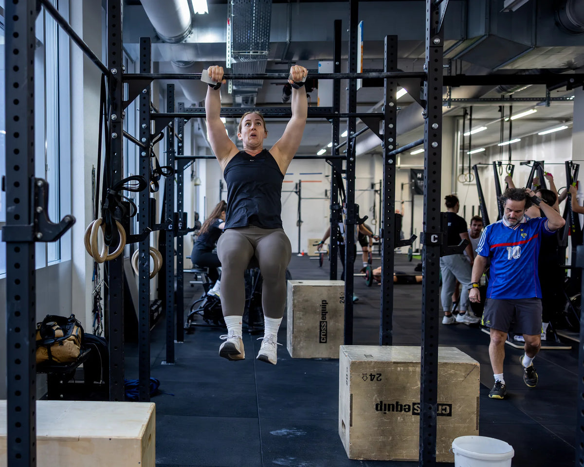 Toes-to-Bar am cross equip Rig bei CrossFit Limmatstadt