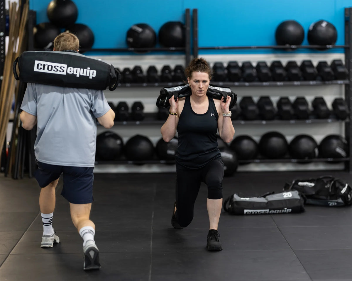 Sandbag Lunges mit cross equip Sandbags bei CrossFit Limmatstadt