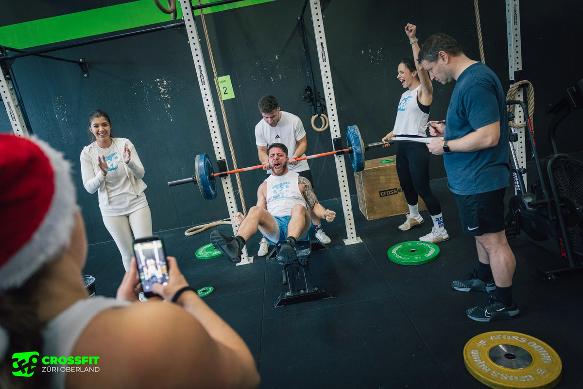 Community feuert Athletin auf dem Rower an – CrossFit Züri Oberland mit cross equip Setup