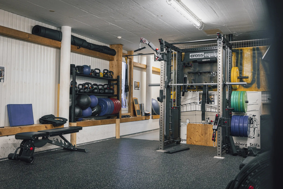 A-PEX Rack, Hantelbank und Storage im Kraftraum von Handball Stäfa