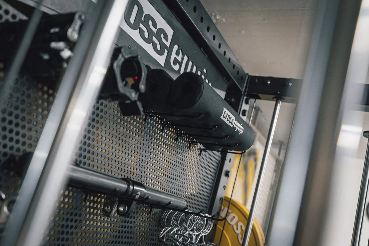 Storage-Panel am A-PEX Rack mit Aufnahmen für Stangen und Verschlüsse