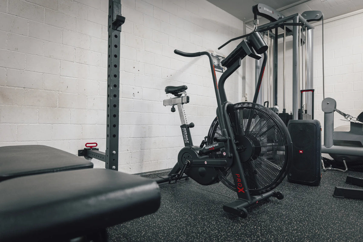 AssaultBike Pro X im Kraftraum von Handball Stäfa