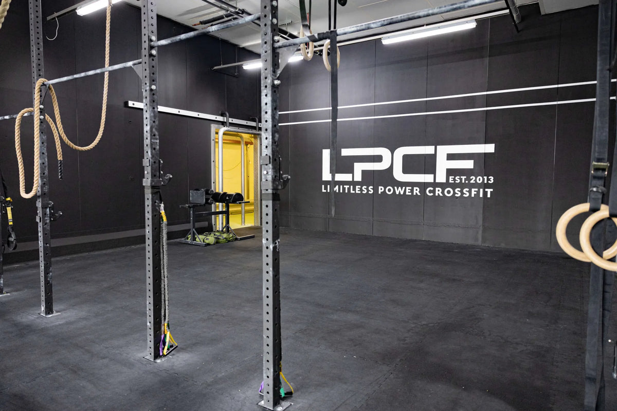 Open Gym mit Kletterseil, Ringen und Rig bei Limitless Power CrossFit in Kriens