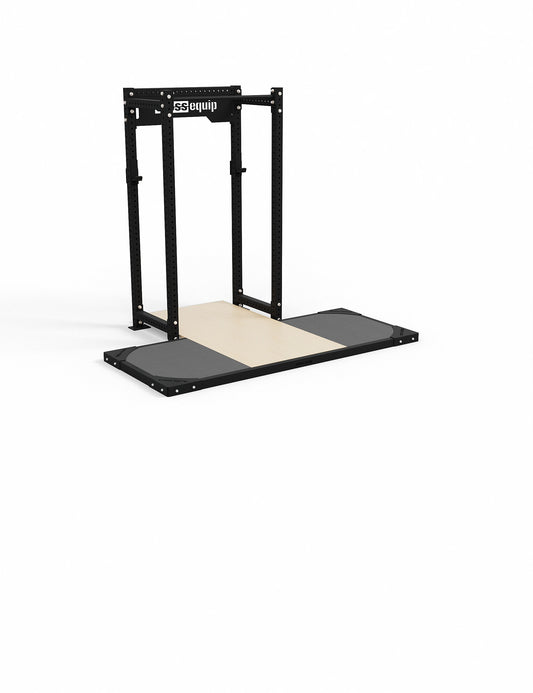 Lifting Plattform für Power Rack mit Dämpfung – Setup mit cross equip Power Rack, durchgehende Holzplatte zwischen den Standfüssen für Squat und Bench im Rack