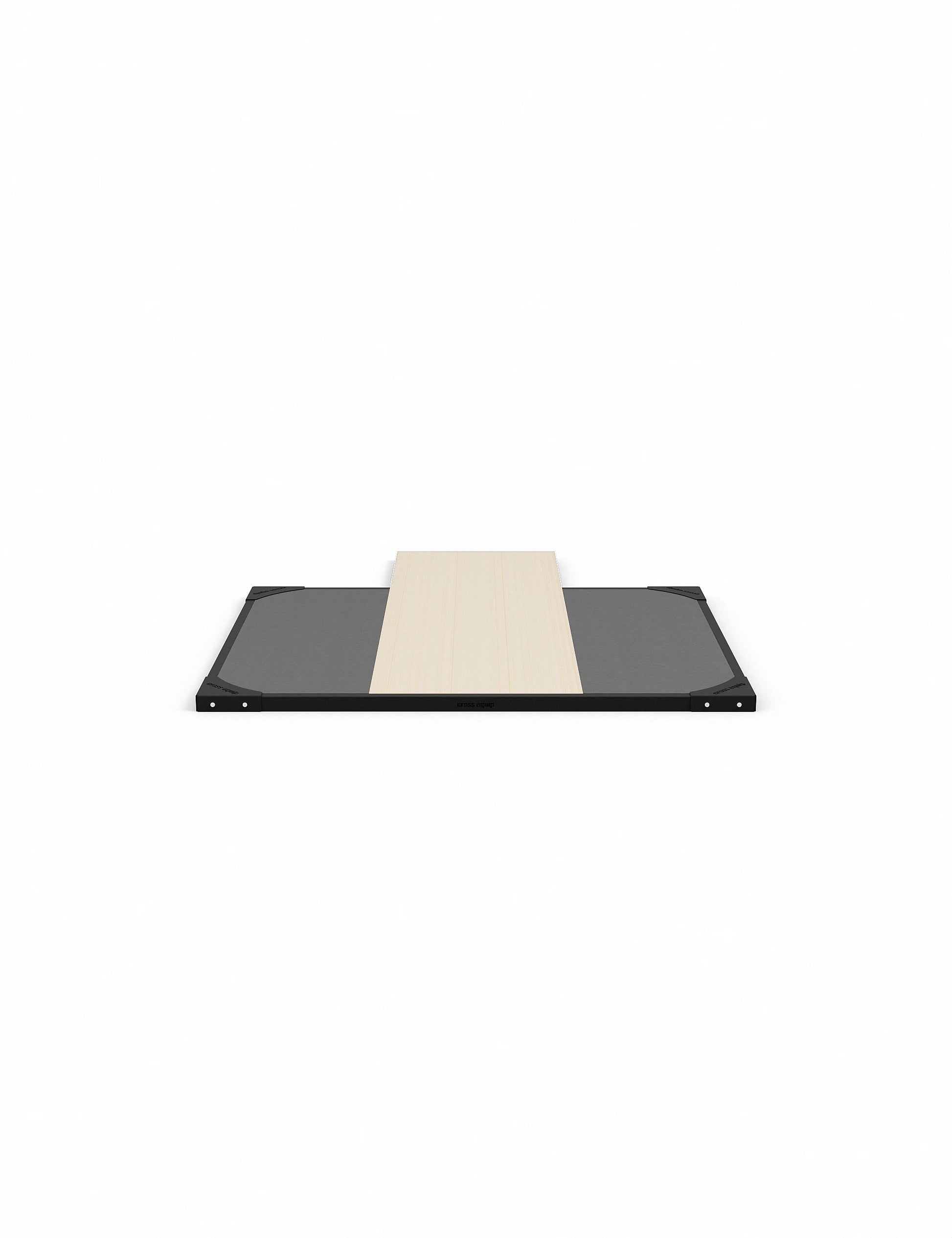 Lifting Plattform für Power Rack mit Dämpfung 2m x 2.5m – Frontansicht der vollen 2m Liftingfläche mit Drop-Zonen und Holz bis ins Rack
